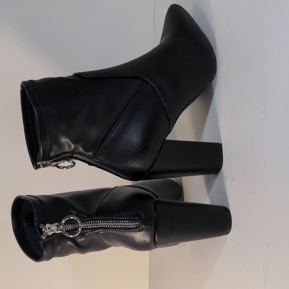 New, Heeled Black ankle Bootie Size 10 Pointed Toe Back Zipper - Picture 3 of 4